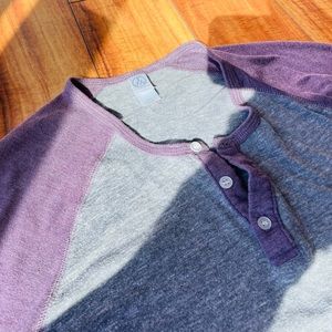 Alternative Men’s Raglan 3/4 Sleeve Henley shirt. Men’s medium.